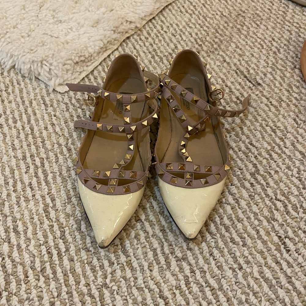 Ivory and tan Valentino Flats